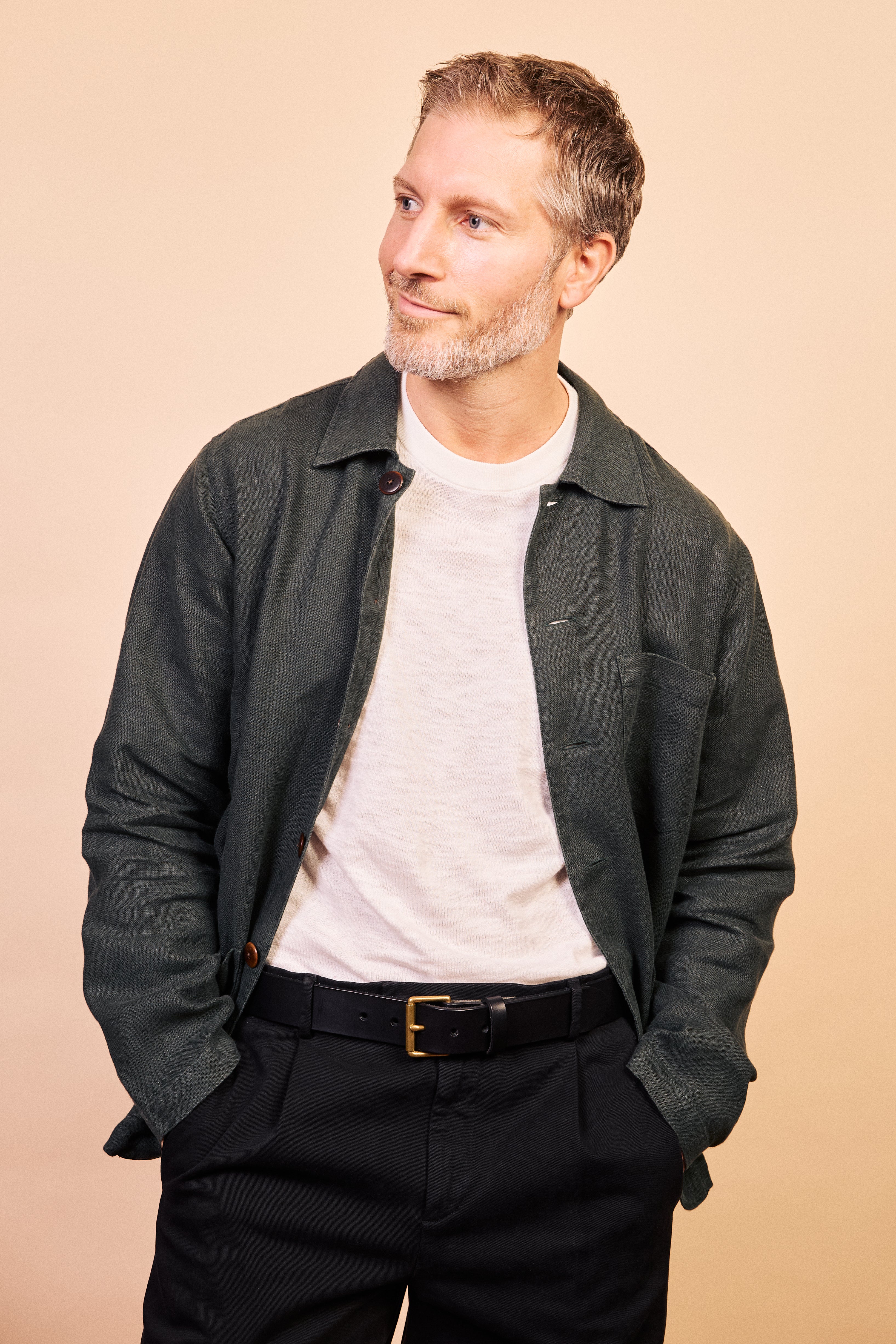 Linen Iffley Jacket Eucalyptus - pocket detail | Burrows & Hare