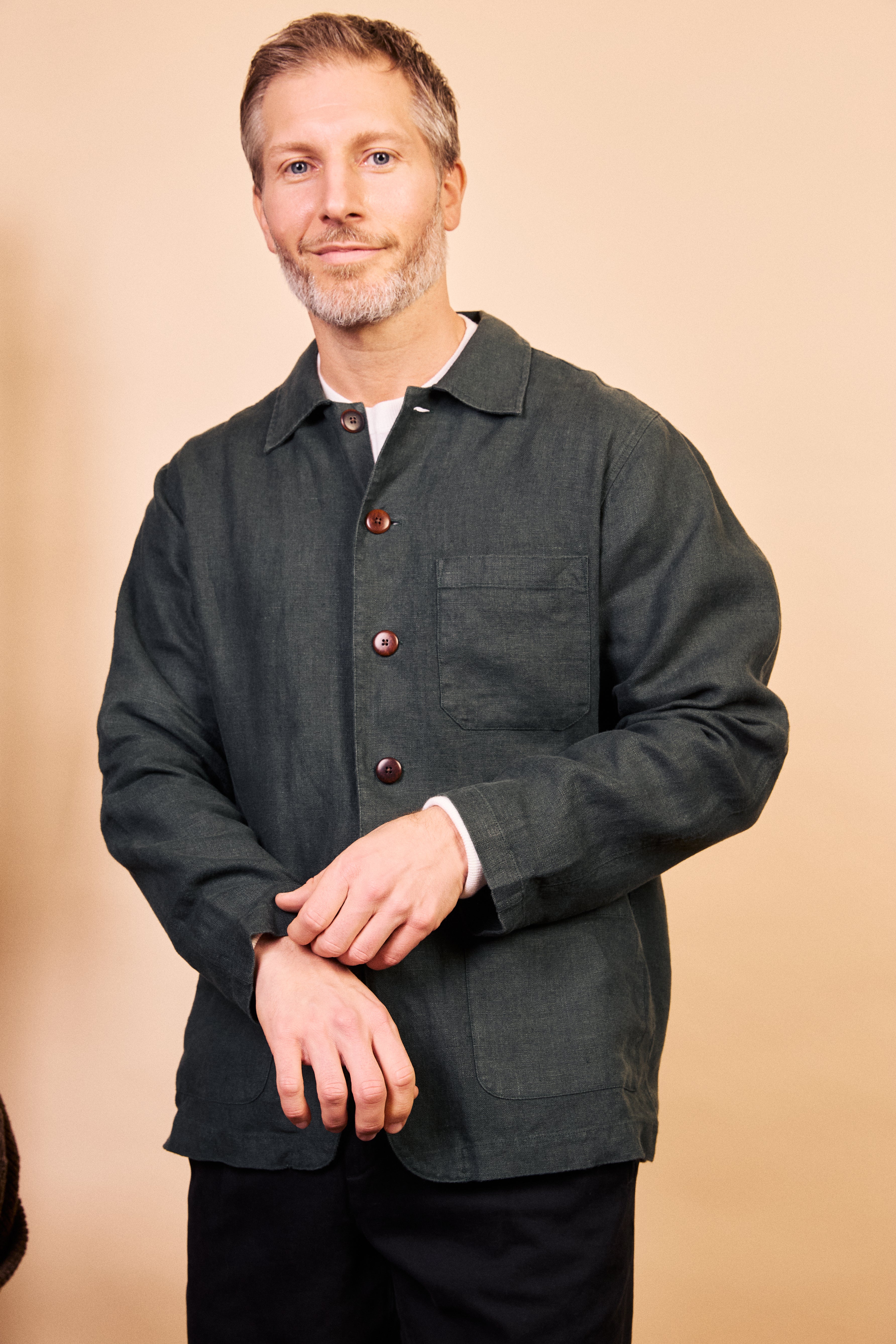 Linen Iffley Jacket Eucalyptus - buttons | Burrows & Hare