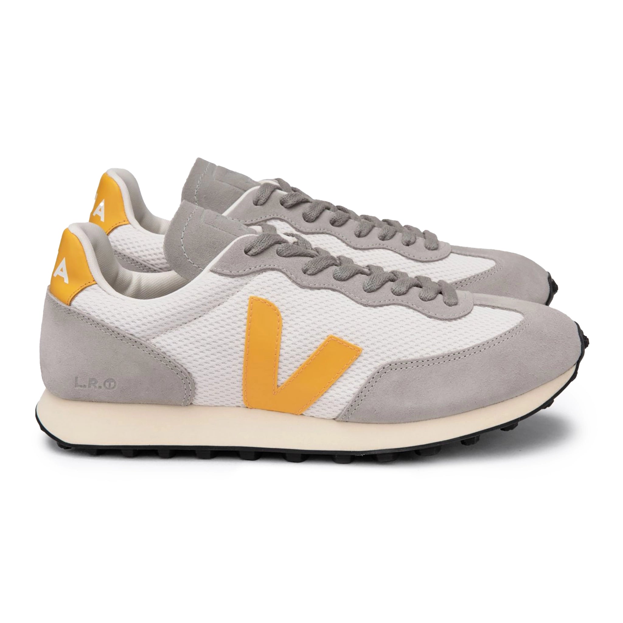 Veja Rio Branco Alveomesh Trainer - Gravel / Ouro - Burrows and Hare