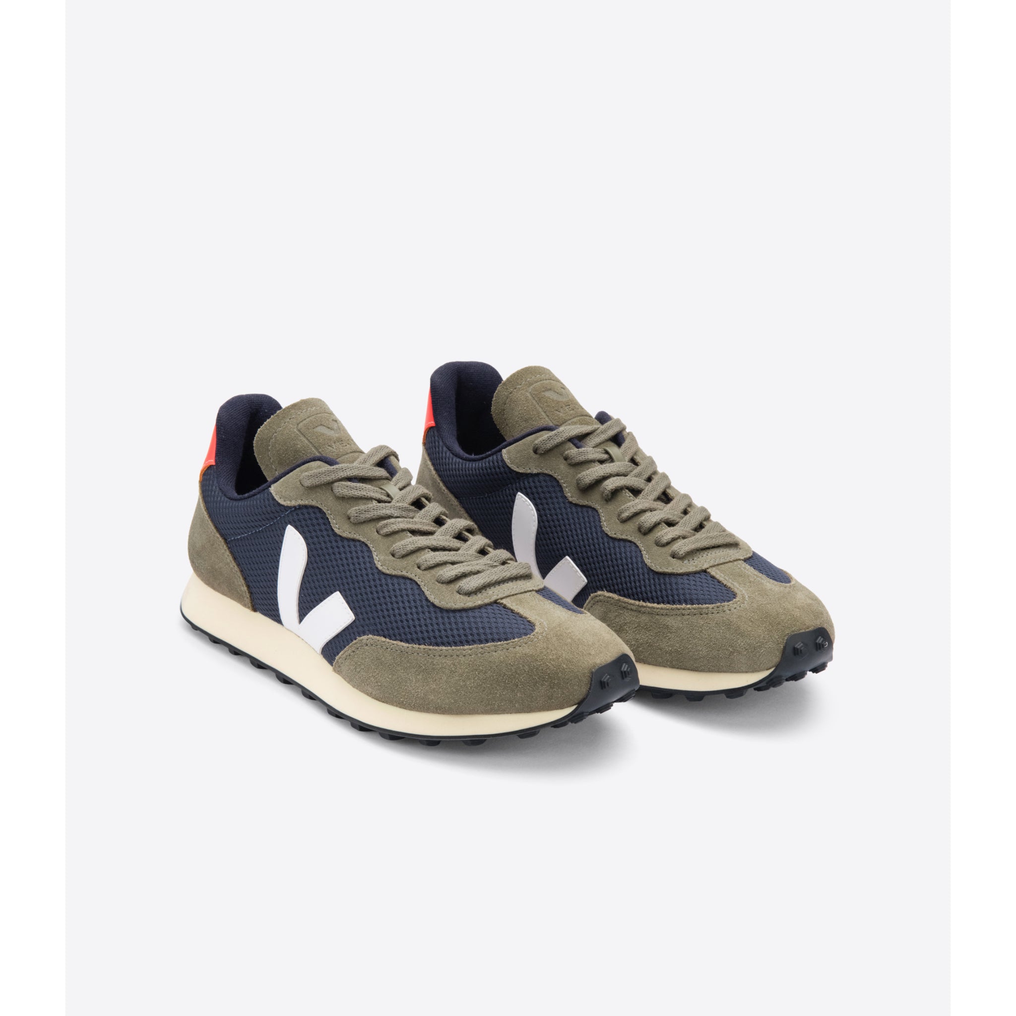 PRE-ORDER Veja Pack Man Rio Branco Alveomesh Nautico - White - Burrows and Hare