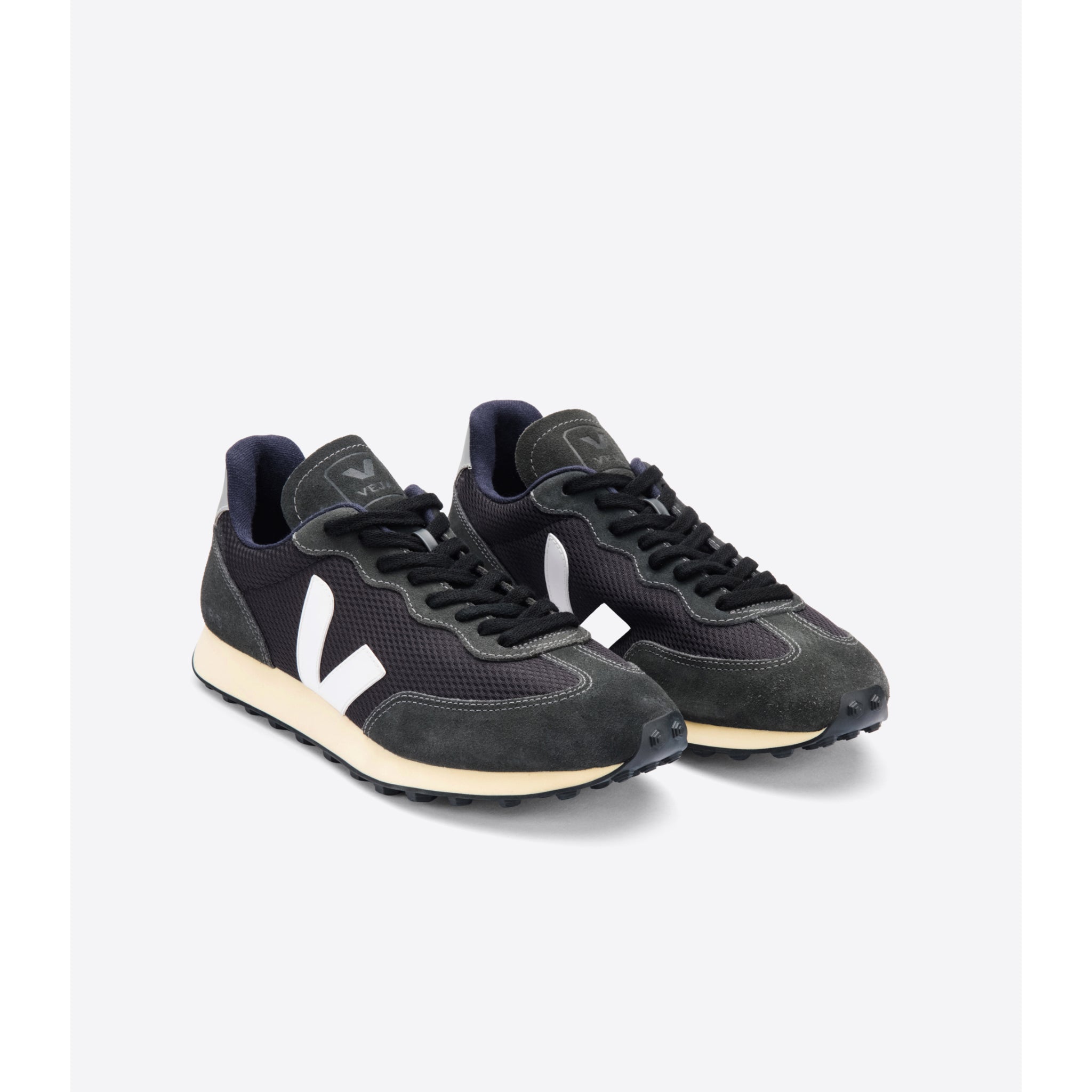 PRE-ORDER Veja Pack Man Rio Branco Alveomesh Black/White/Grey - Burrows and Hare